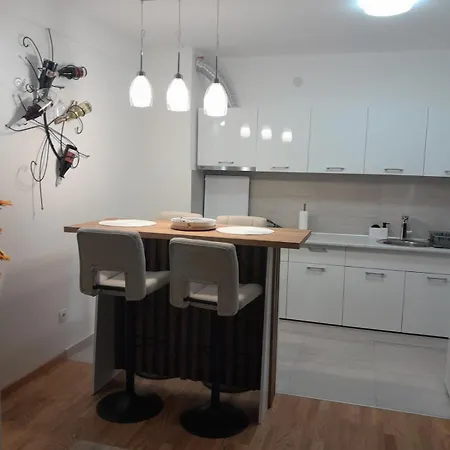 Luka Apartment *